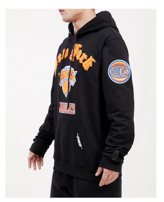 Pro Standard | NBA NEW YORK KNICKS OLD ENGLISH LOGO MEN'S PO HOODIE | BNK5515691
